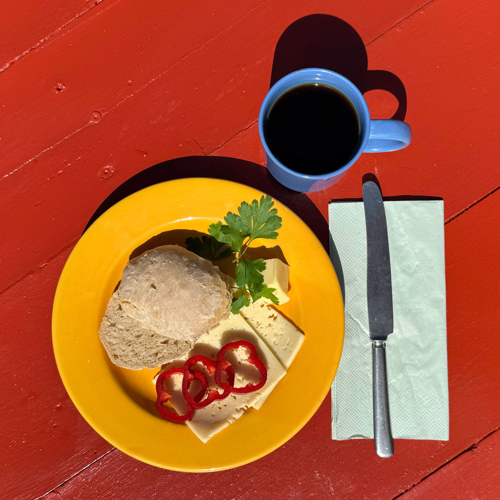 Vermietung von B&B-Zimmern und Sheltern an den Radwegen Berlin-Kopenhagen und dem Mönchsweg, inklusive Bio-Frühstück und der Möglichkeit für ein ökologisches Abendessen.